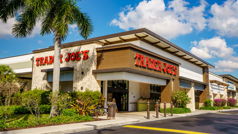 Front of Trader Joe's grocery store