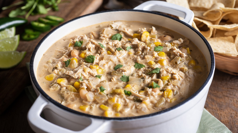 White smoky chicken chili