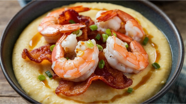 shrimp and grits in bowl