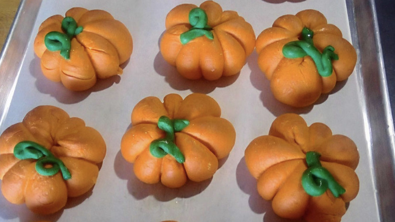 Messhuggah pumpkin bagels on tray