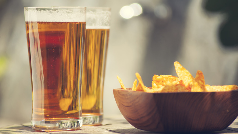 chips in bowl with pints of beer