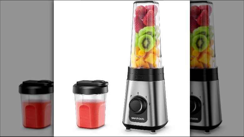 SHARDOR blender with fruit inside