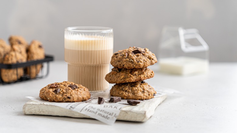 oatmeal cookies with milk