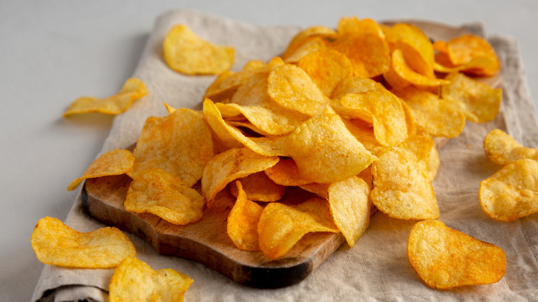 barbecue potato chips on board and towel