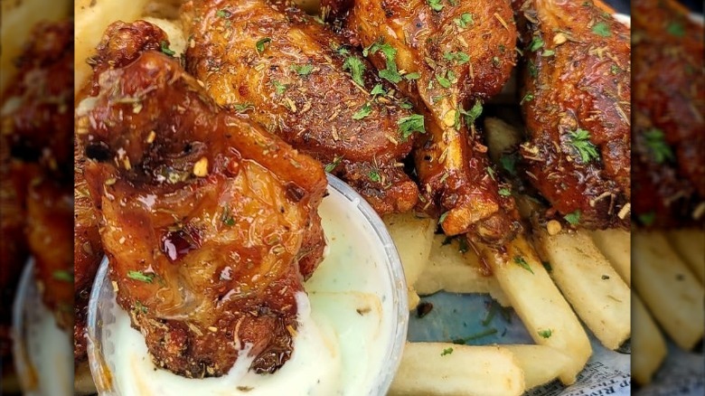 Honey heat wings with sauce