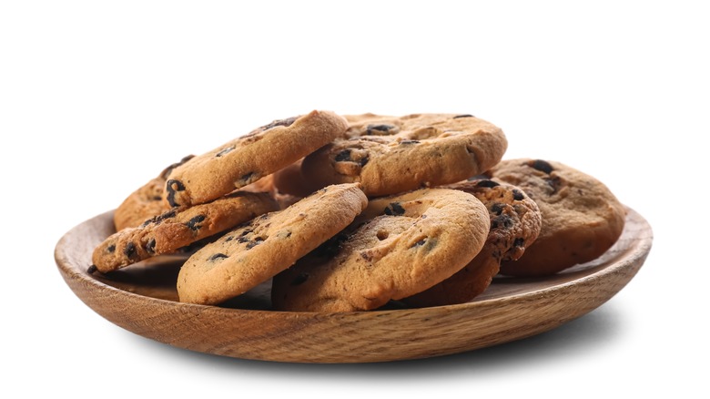 pile of cookies in wooden bowl