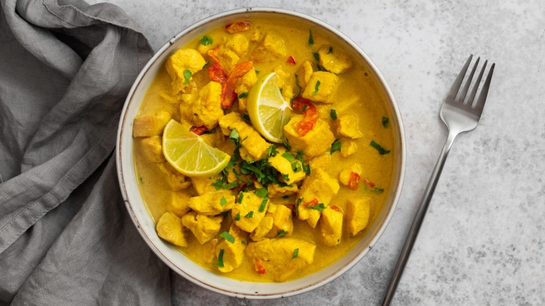 Overview of coconut curry on a table