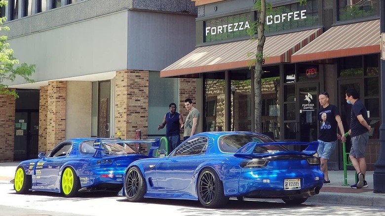 Fontezza Coffee Ft. Wayne Indiana with blue cars in front