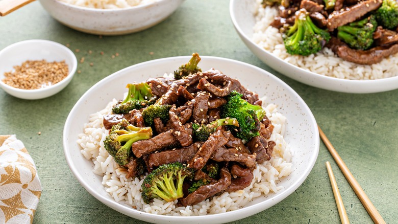 Beef and broccoli with white rice