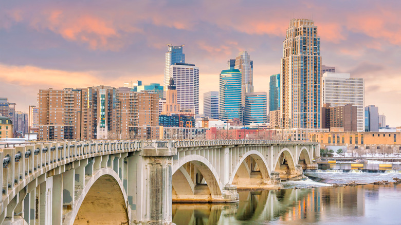 Minneapolis skyline and bridge