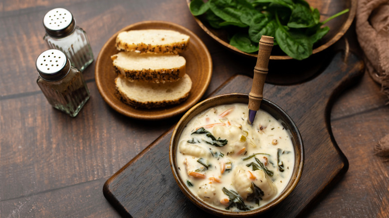 Chicken and gnocchi soup with bread 