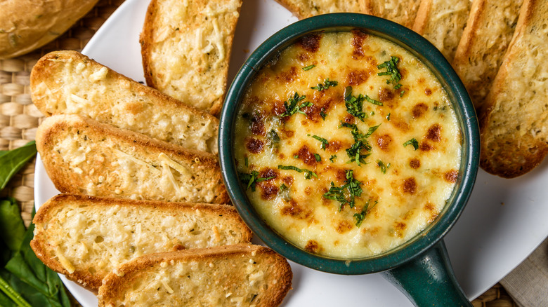 Spinach dip with cheesy bread 