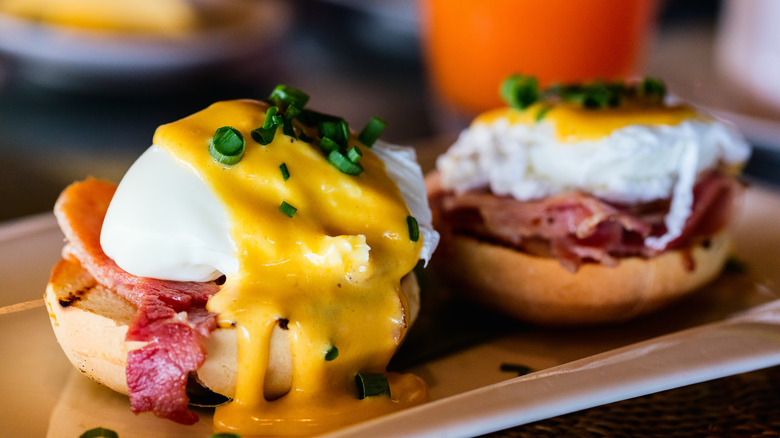 Classic eggs Benedict 