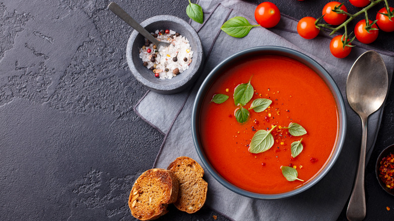 Tomato soup with bread slices 