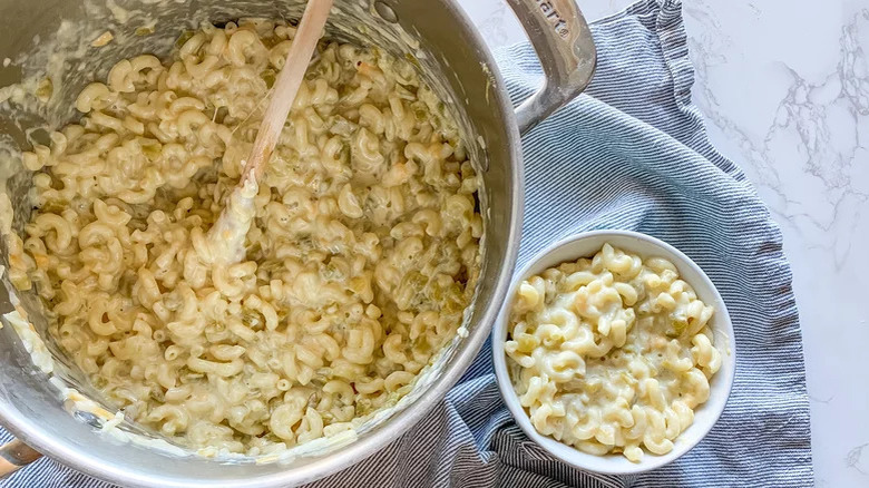 mac and cheese in pot