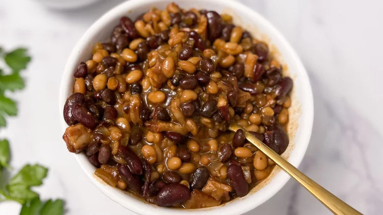 bowl of baked beans