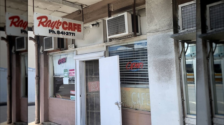 Front of Ray's Cafe building in Oahu, Hawaii