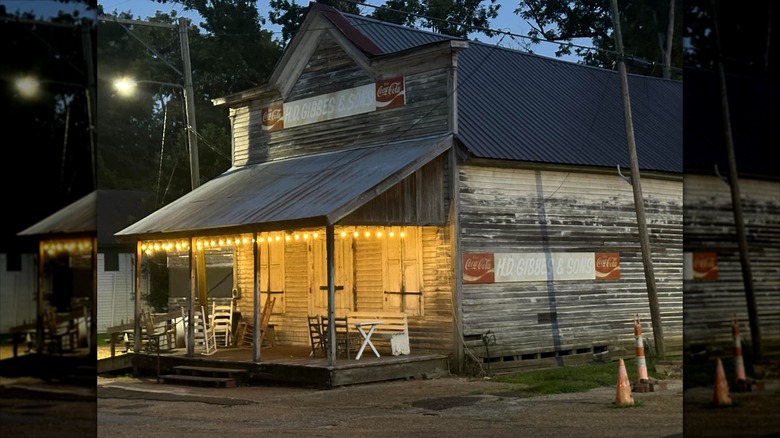 Outside of H.D. Gibbes & Sons in Mississippi