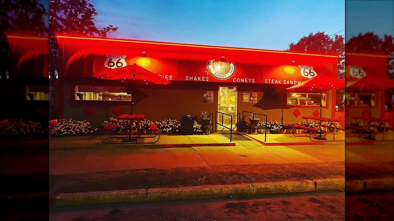 Exterior of Sid's Diner in Oklahoma at night