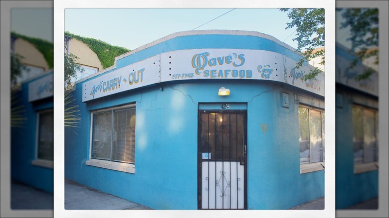 Exterior shot of Dave's Carry-Out in South Carolina