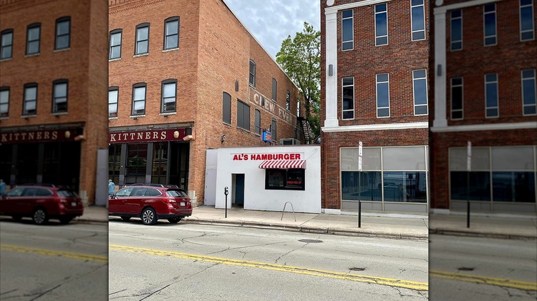 Exterior shot of Al's Hamburgers in Green Bay, Wisconsin