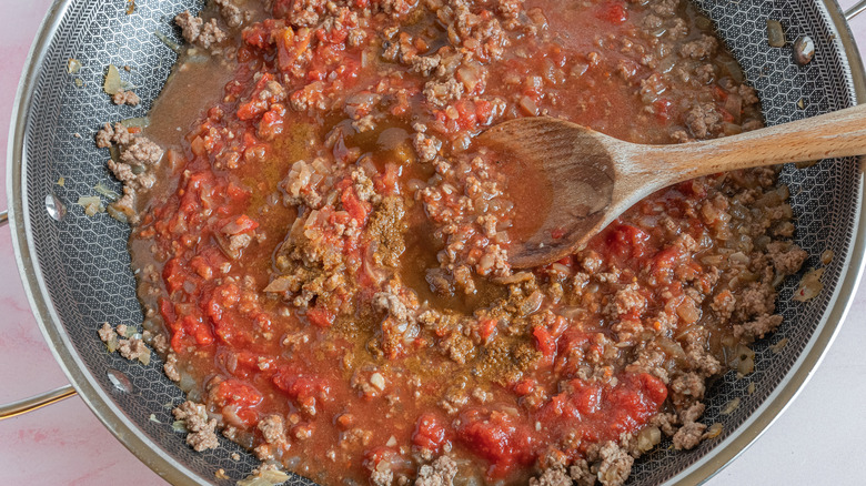 beef and tomatoes in pan