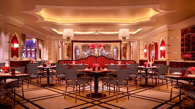 Main dining room at Red 8