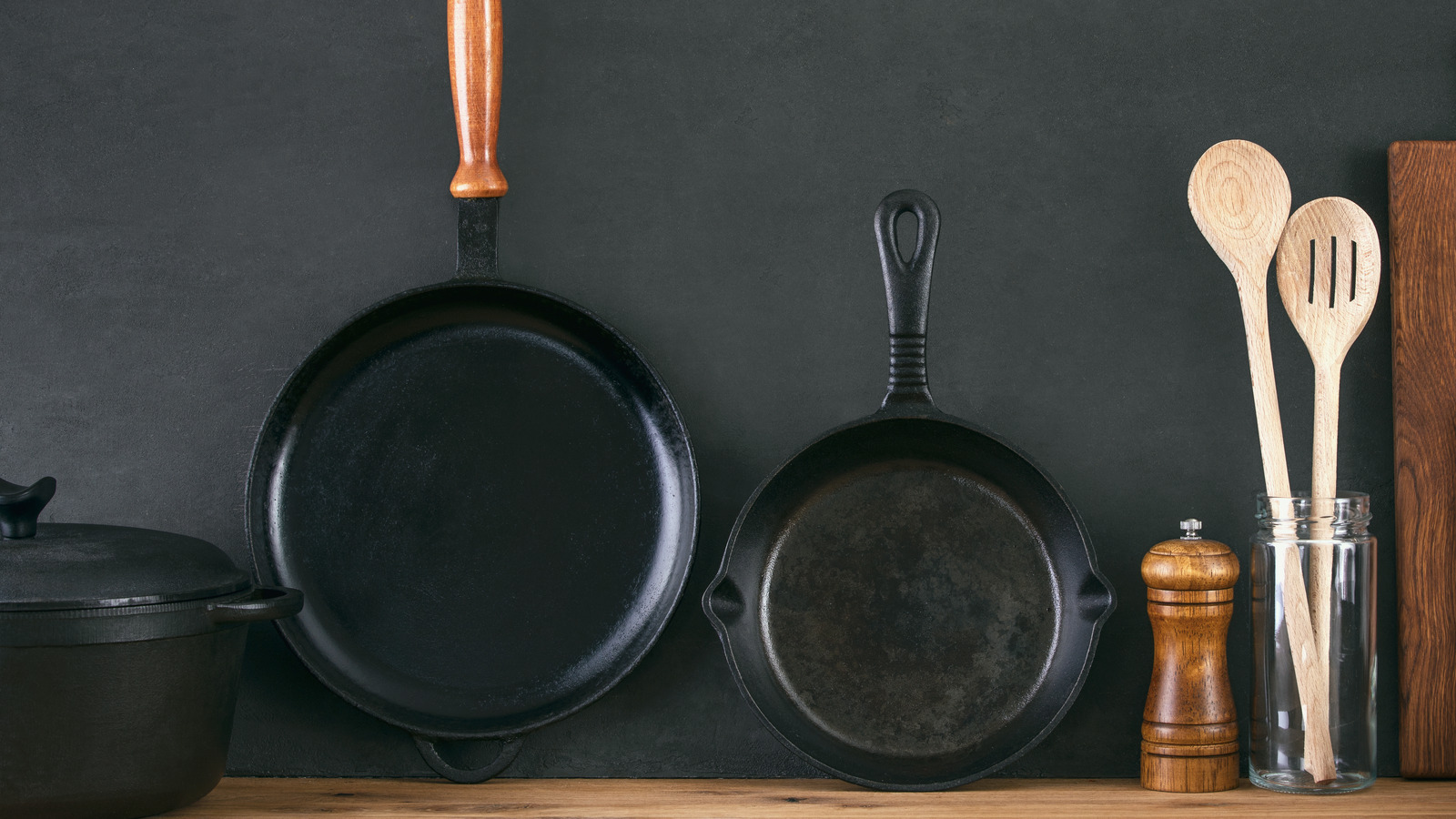 Best Oil For Seasoning Cast Iron Cookware (5 Options) - KetoConnect