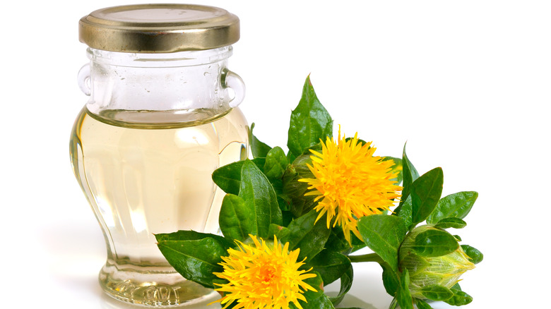 Safflower oil and flowers