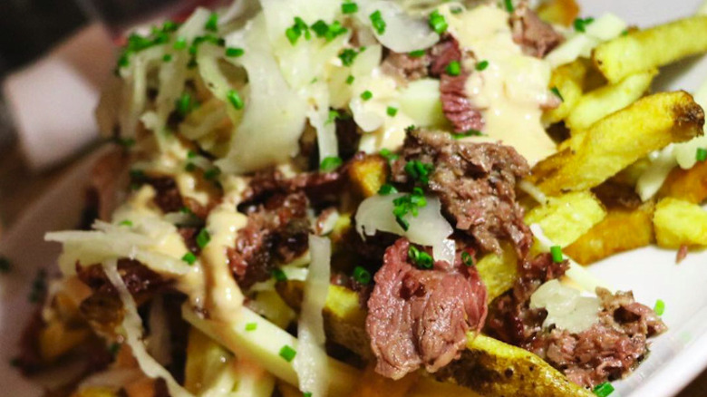 Poutine with meat