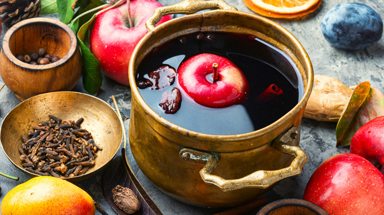 pot of mulled wine