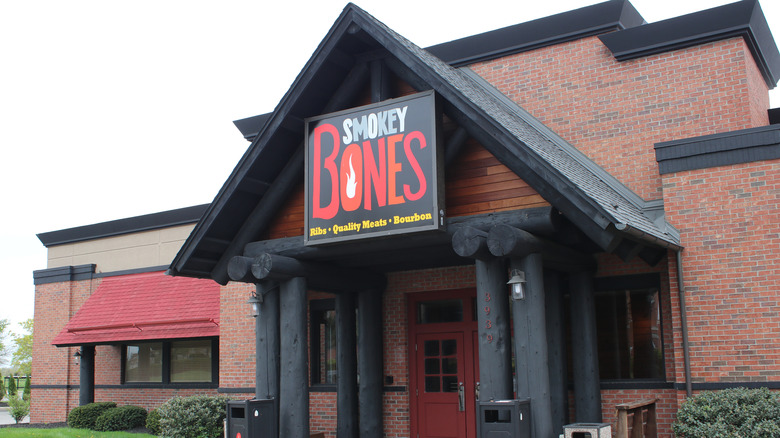 Smokey Bones restaurant front