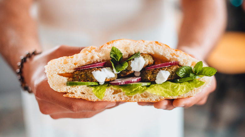 falafel pita sandwich 