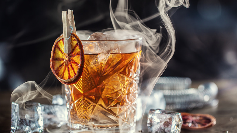 smoked old fashioned cocktail 