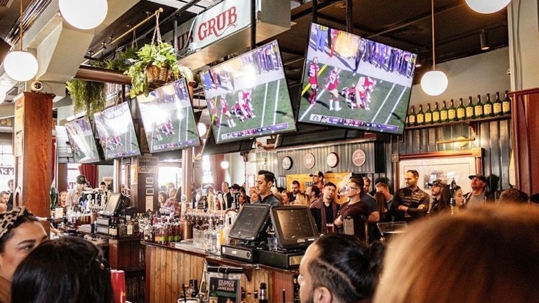 Crowded bar top at Jameson's