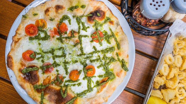 Pizza with tomatoes and pesto 