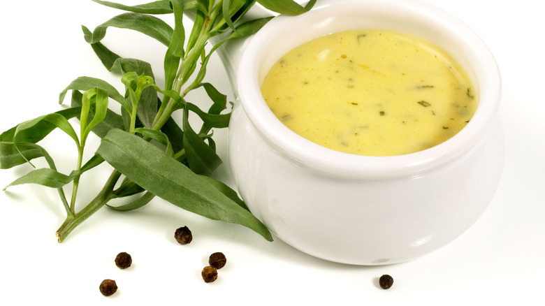 Bearnaise sauce with fresh herbs and peppercorns