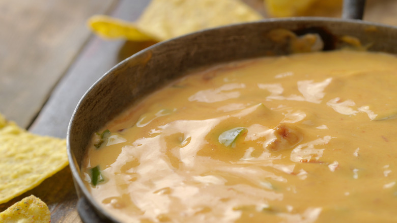 Spicy cheese sauce with nachos