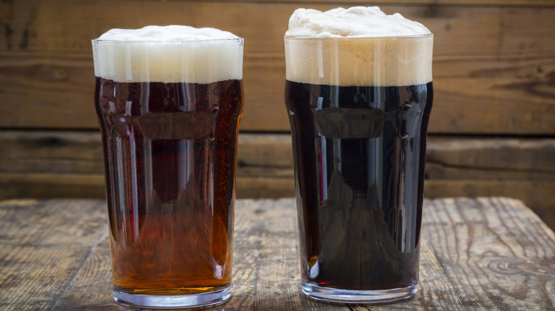 2 dark beer pints