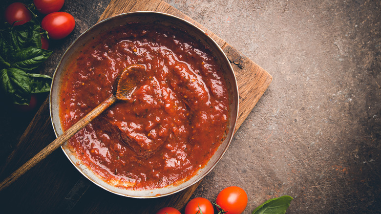 tomato pasta sauce in bowl