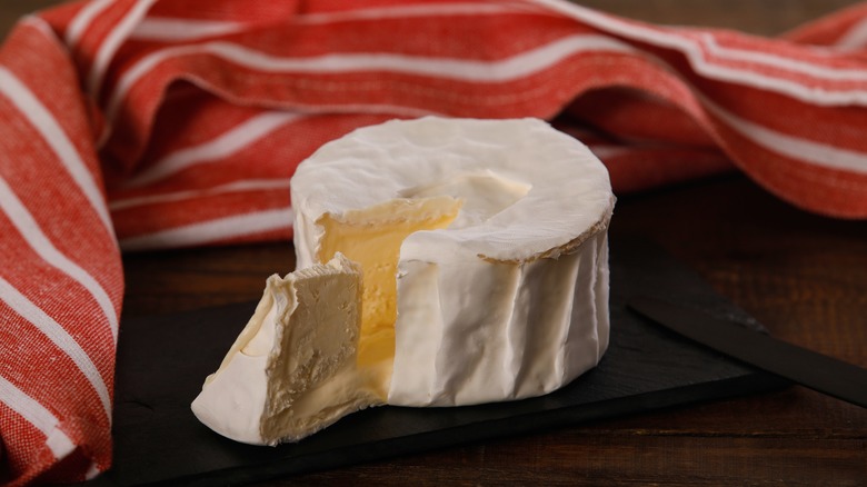 brillat savarin cheese sliced