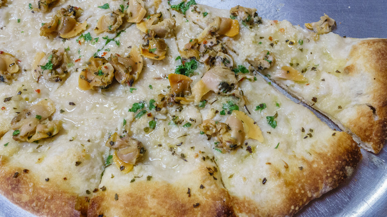 Clams on pizza