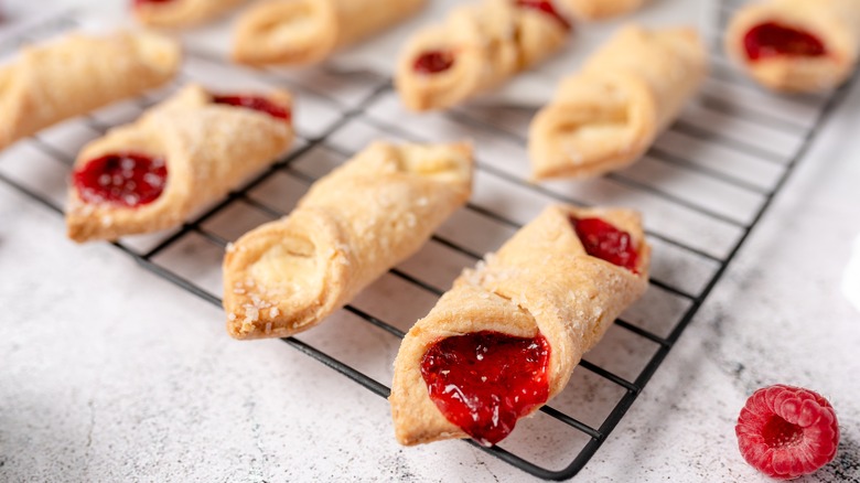 kołaczki cookies on baking rack