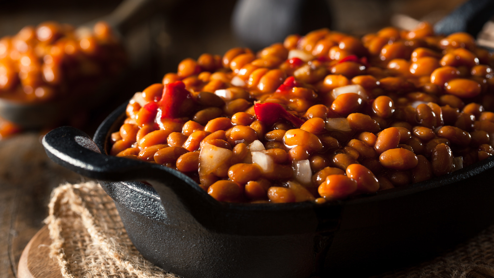 https://www.tastingtable.com/img/gallery/the-best-type-of-pork-for-boston-baked-beans/l-intro-1655758995.jpg