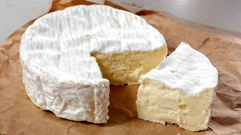 Camembert wheel and wedge