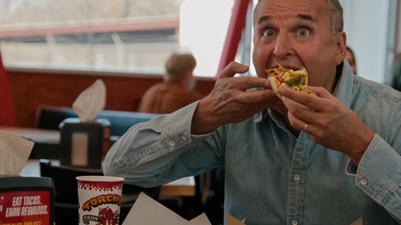 Phil Rosenthal eating