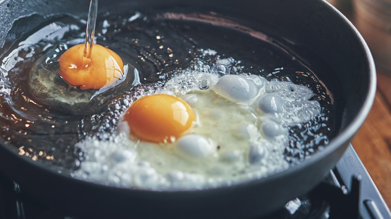 frying egg in skillet 