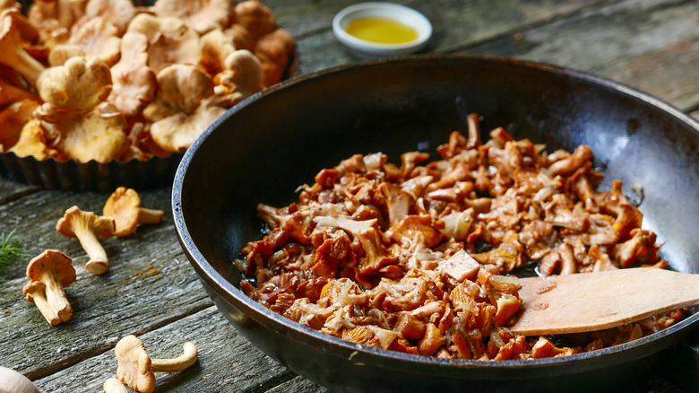 Mushrooms in cast iron pan