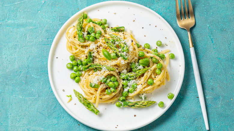 spaghetti dish with peas and asparagus