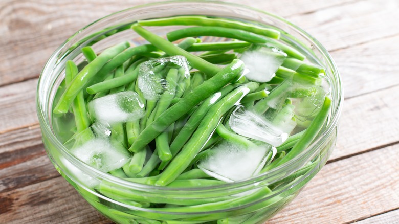 Blanched green beans